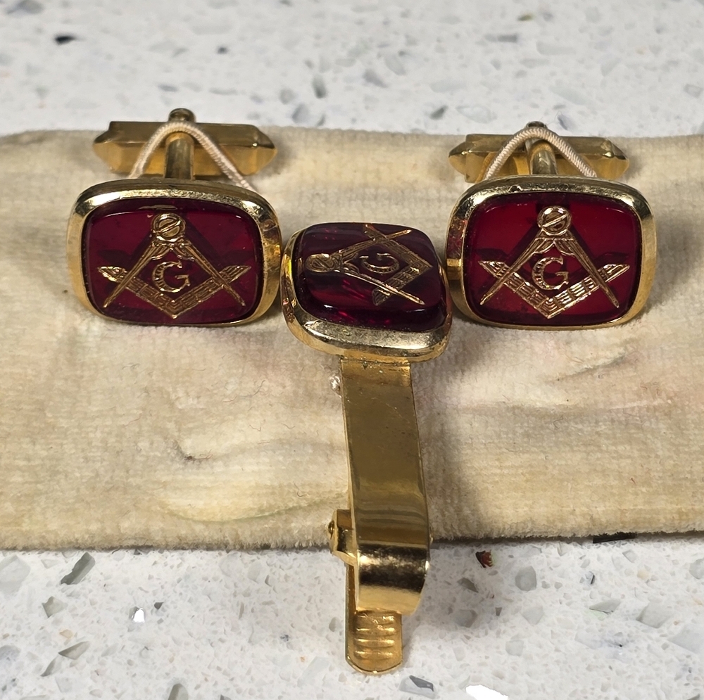 Gold and Red Masonic Cufflinks and Tie Clip Set - Picture 1 of 4